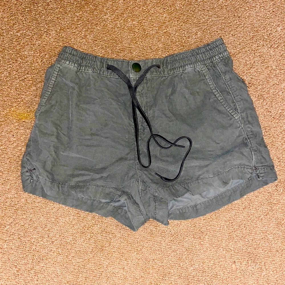 Xs lightly worn American Eagle olive green shorts